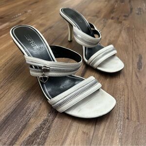 VTG Y2K 90s White Square Toe Heart Zipper Sandal Kitten Heels